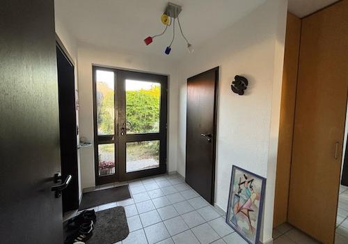 Flur mit Sicht auf Haustür