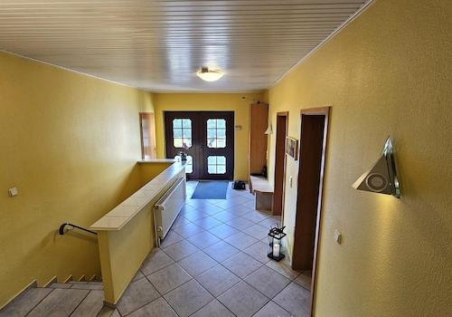 Flur von innen zur Haustür