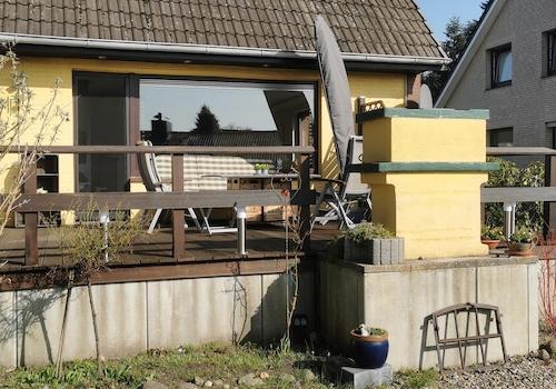 mit Grillkamin (z.Zt Gasgrill)