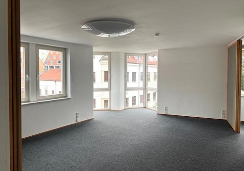 Raum 06 (Blick zum Glaserker)