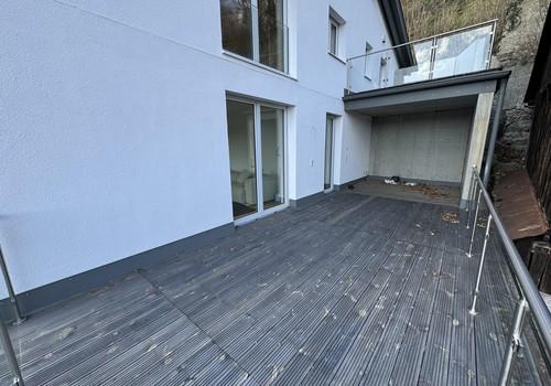 Terrasse mit Unterstand