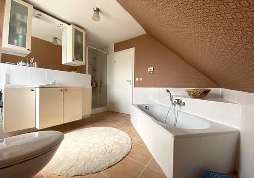 Badez. OG m. Dusche u. Badew.