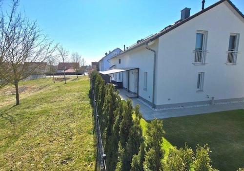 Haus und Gemeindewiese