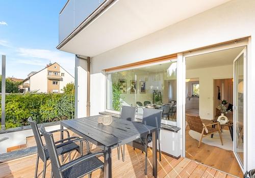 Blick auf die Sonnenterrasse 2