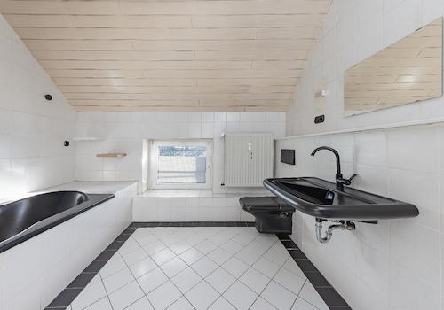 modernes Badezimmer