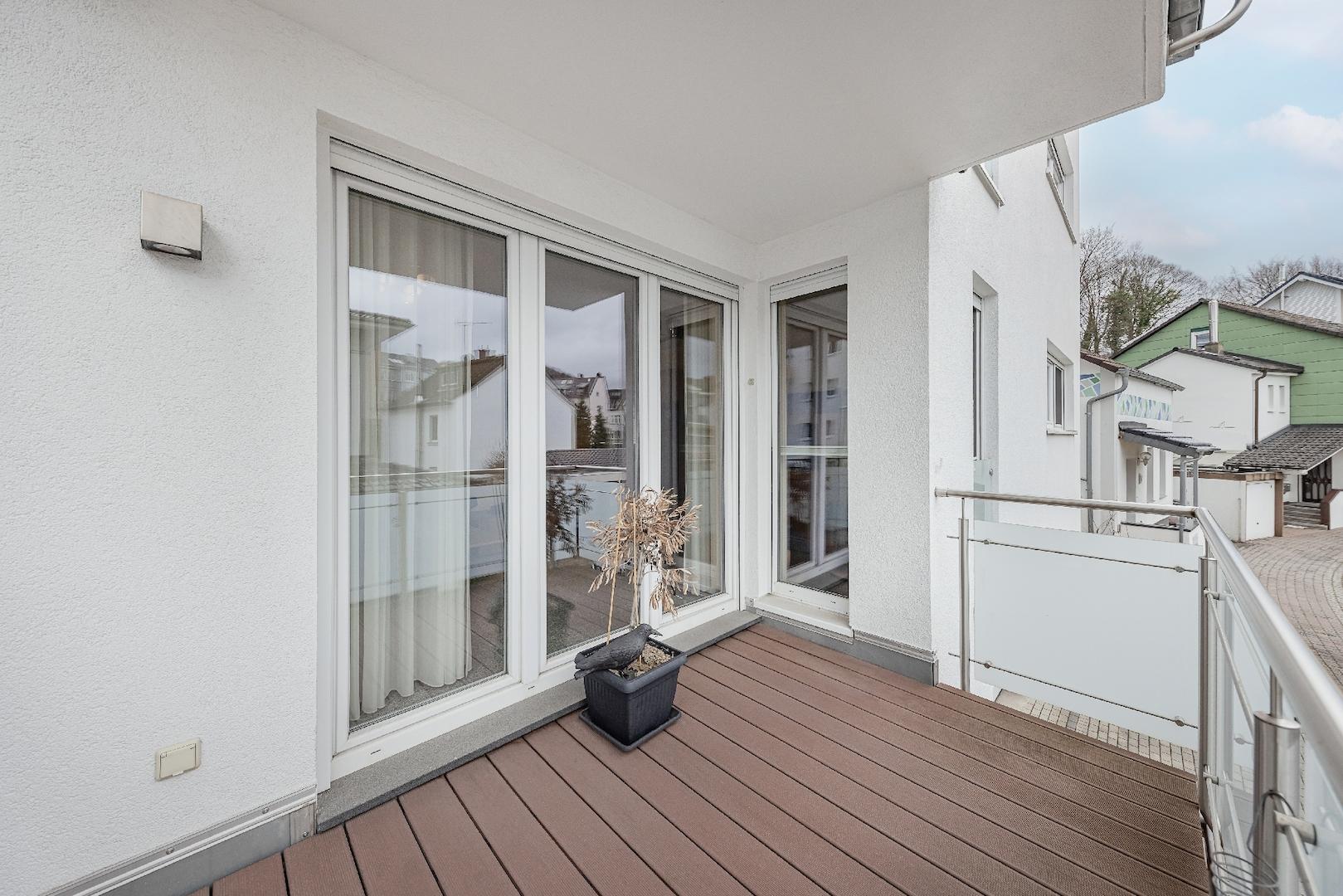 großer Balkon