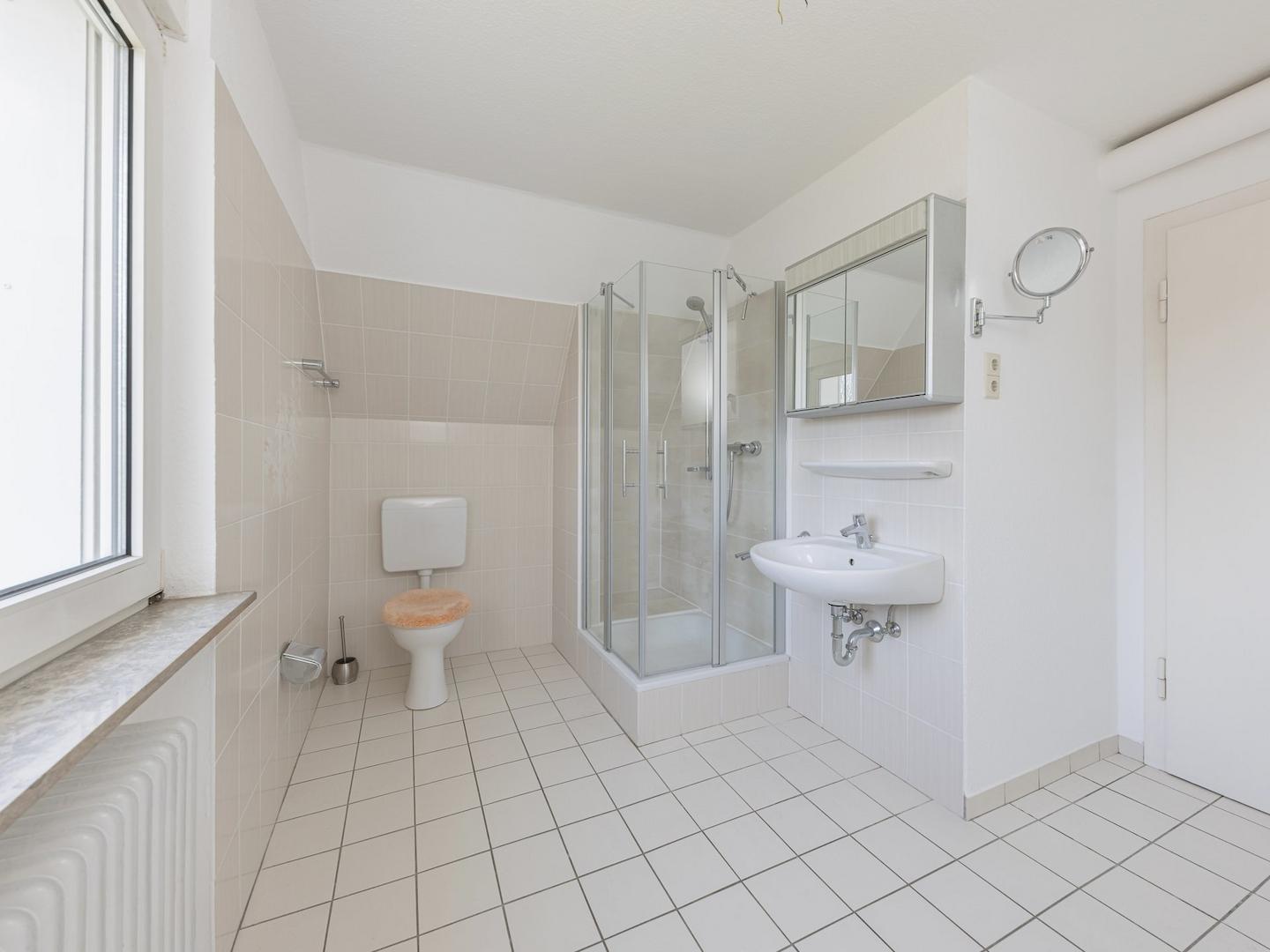 DG: Duschbadezimmer