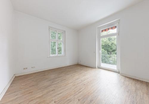 OG: Büro mit Balkon
