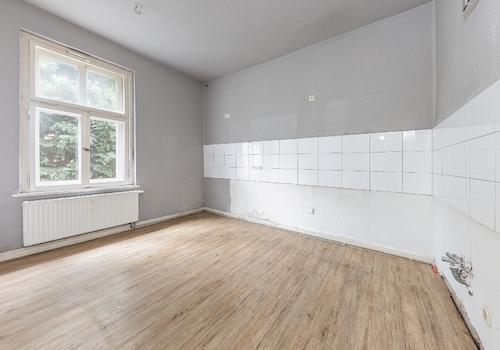 OG: geräumige Küche