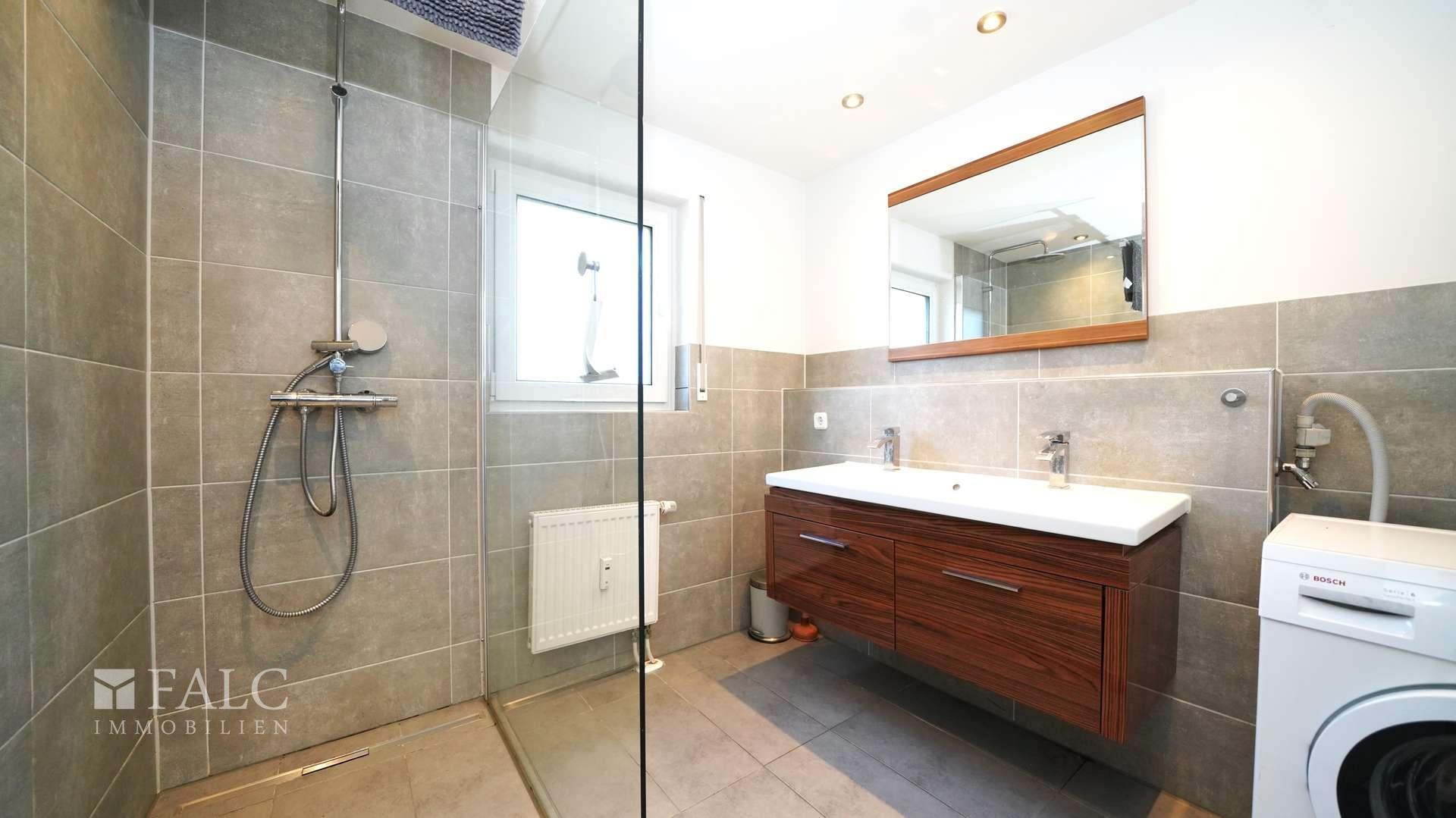 Modernes Badezimmer