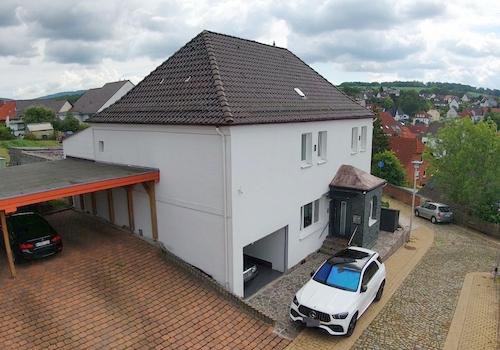 Ansicht Garage und Fassade