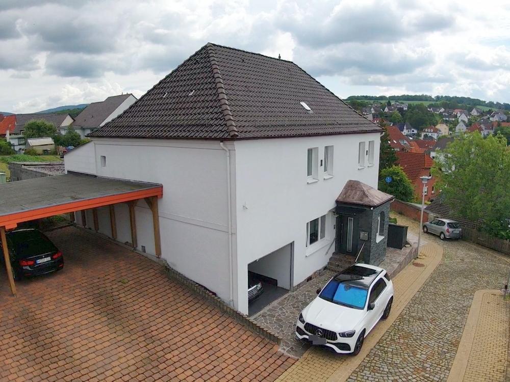 Ansicht Garage und Fassade
