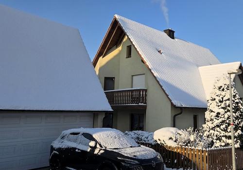 Vorderansicht mit Garage