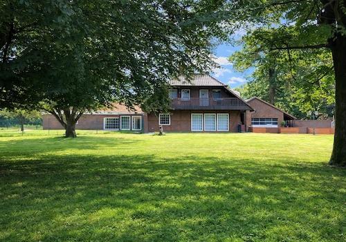 Haupthaus großer Garten