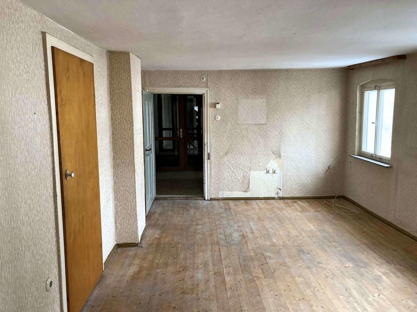 1118 F