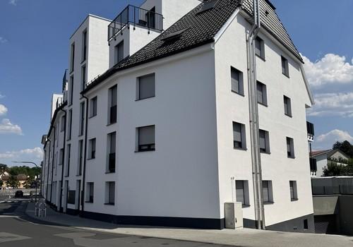 Front des Wohnhauses + TG 