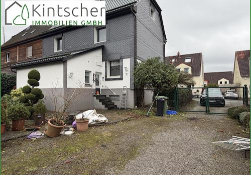 Parkfläche vor der Garage/hinter dem Haus