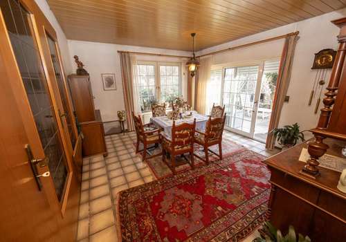 Esszimmer m, Ausgang zur Terrasse