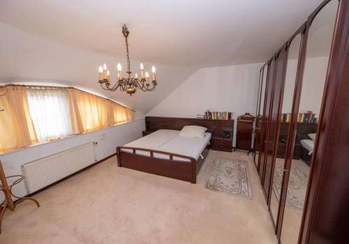 Schlafzimmer Eltern OG