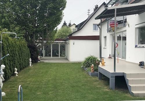 Rückeite mit Terrasse