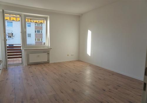 Wohnzimmer mit Balkon