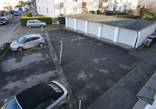 Garagen vor dem Haus