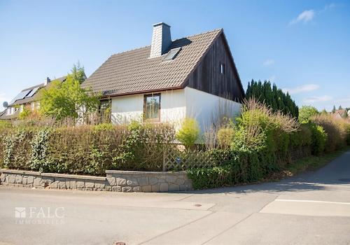 Hausansicht seitlich - (KI generiert)