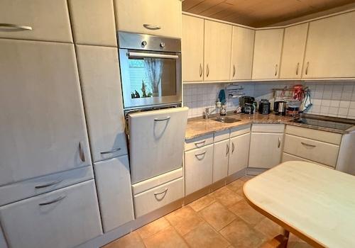 Küche mit Einbauküche