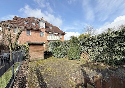 und tollem Blick in den Garten