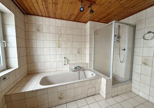 mit separater Dusche