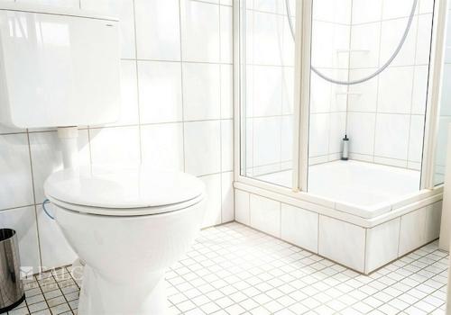 Badezimmer EG - (KI generiert)