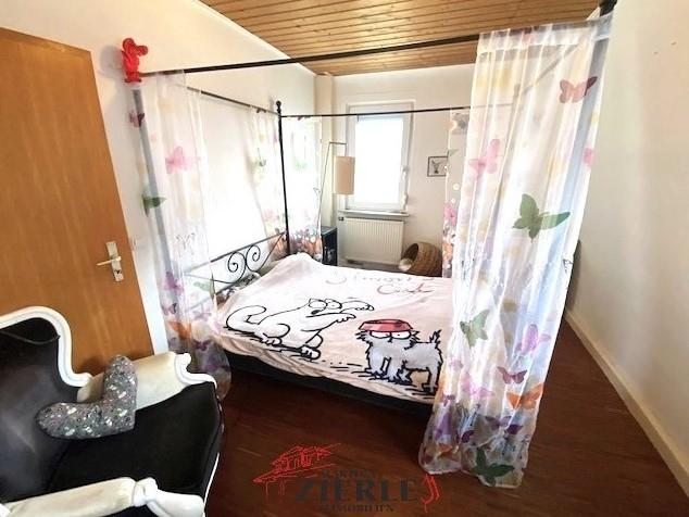 Schlafzimmer/ehemaliges Kinderzimmer 1. OG