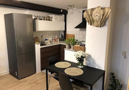 offene Küche mit Einbauküche vom Vormieter (VB)