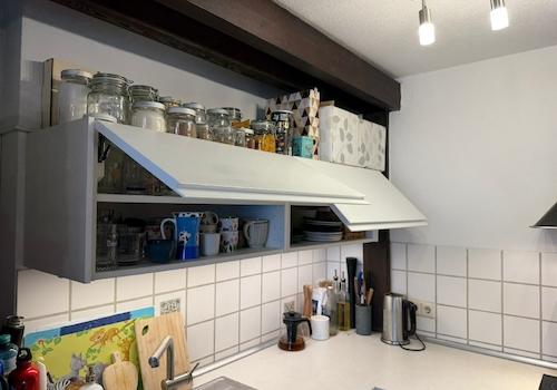 Einbauküche mit Oberschränken