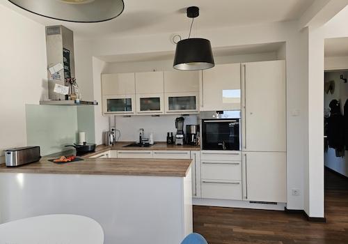 3.OG Blick Essbereich in Küche