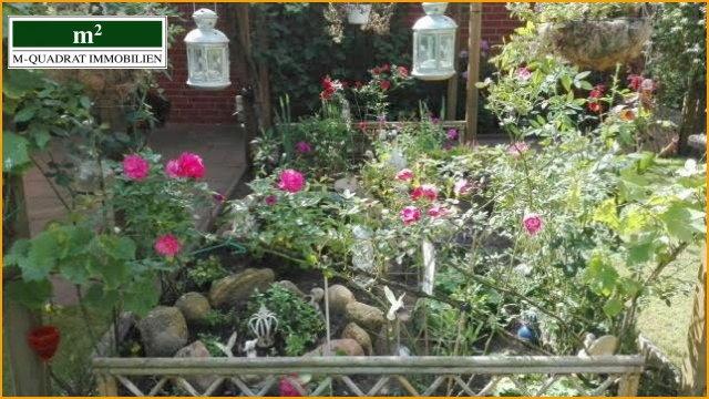 Blick in den blühenden Gartenanteil