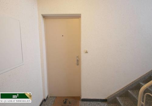 Wohnungseingang Hochparterre mit Türspion