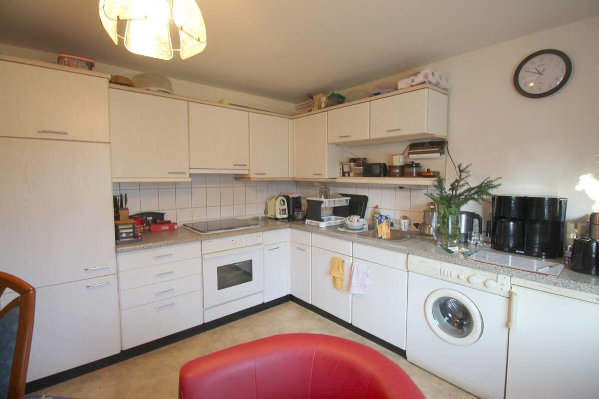 Geräumige Wohnküche Souterrainwohnung