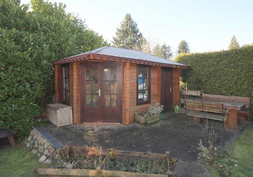 Partypavillon im Garten