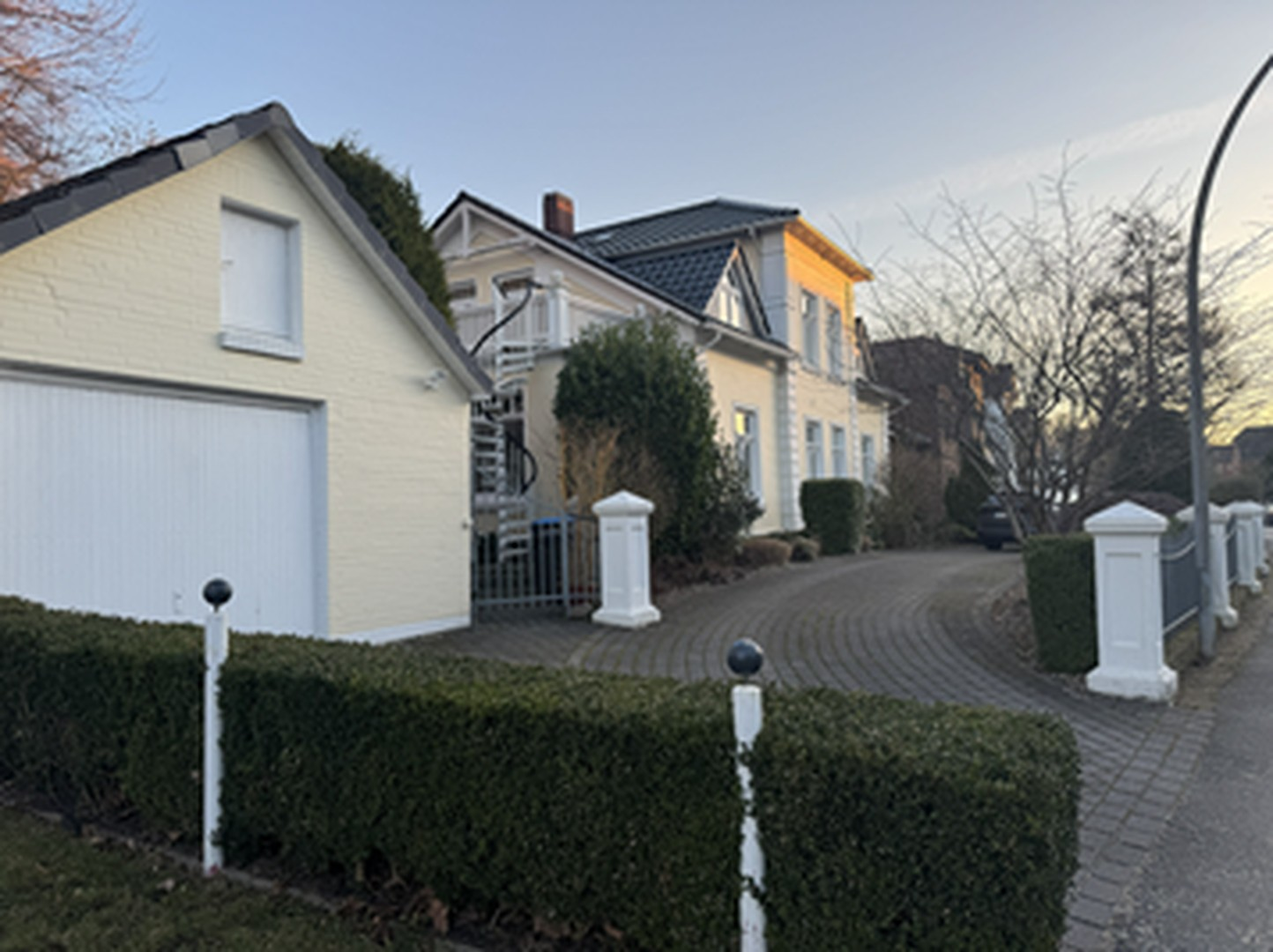 Villa | Garage u. Vorfahrt