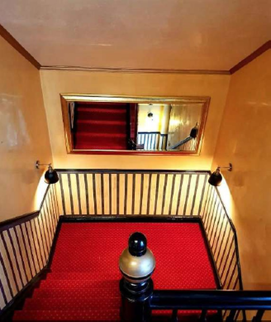 V | EG/OG-Treppenhaus