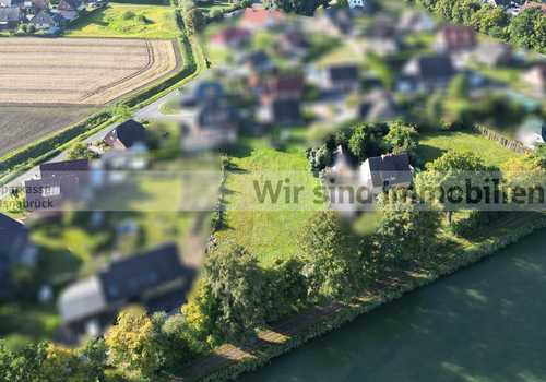 Grundstück mit Umgebung