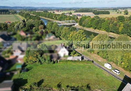 Grundstück mit Umgebung