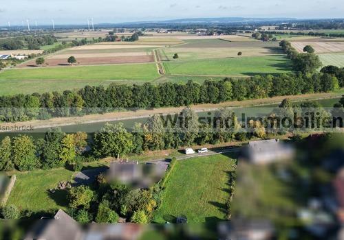 Grundstück  mit Umgebung