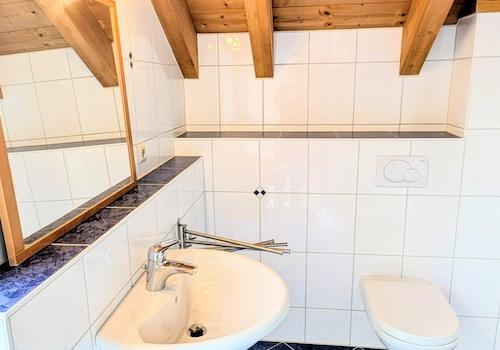 Kleines Bad im OG (en suite)