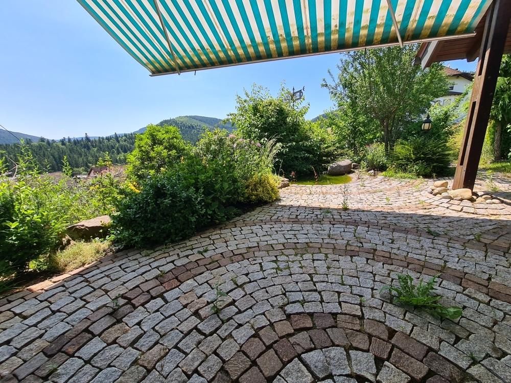 Terrasse mit elektr. Markise