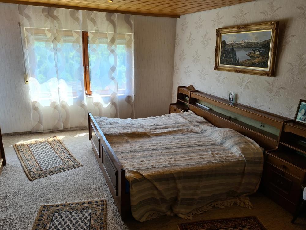 Schlafzimmer mit Balkonzugang