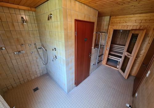 Sauna mit Tauchbecken