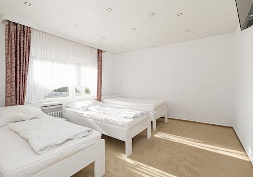 Zimmer 1 rechts (EG)