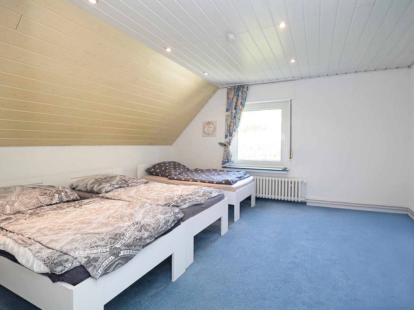 Zimmer 1 rechts (OG)